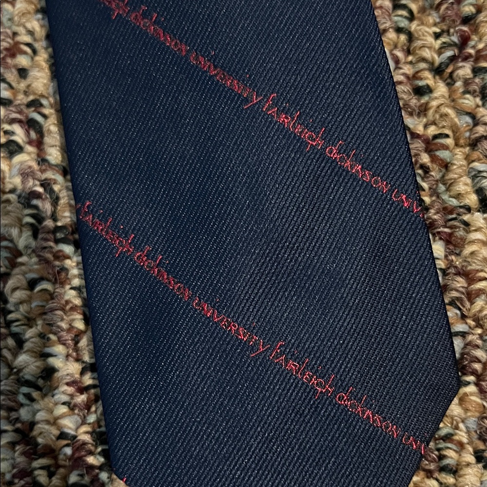 👔Farleigh Dickinson University Tie - Picture 2 of 2